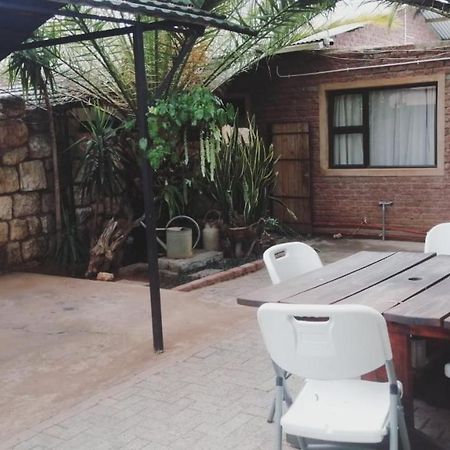 Tsumeb Backpackers & Safari Hostel Ngoại thất bức ảnh